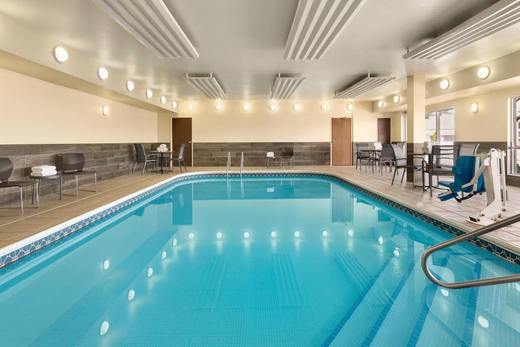 Hotel Fairfield Erie Millcreek Mall Kearsarge